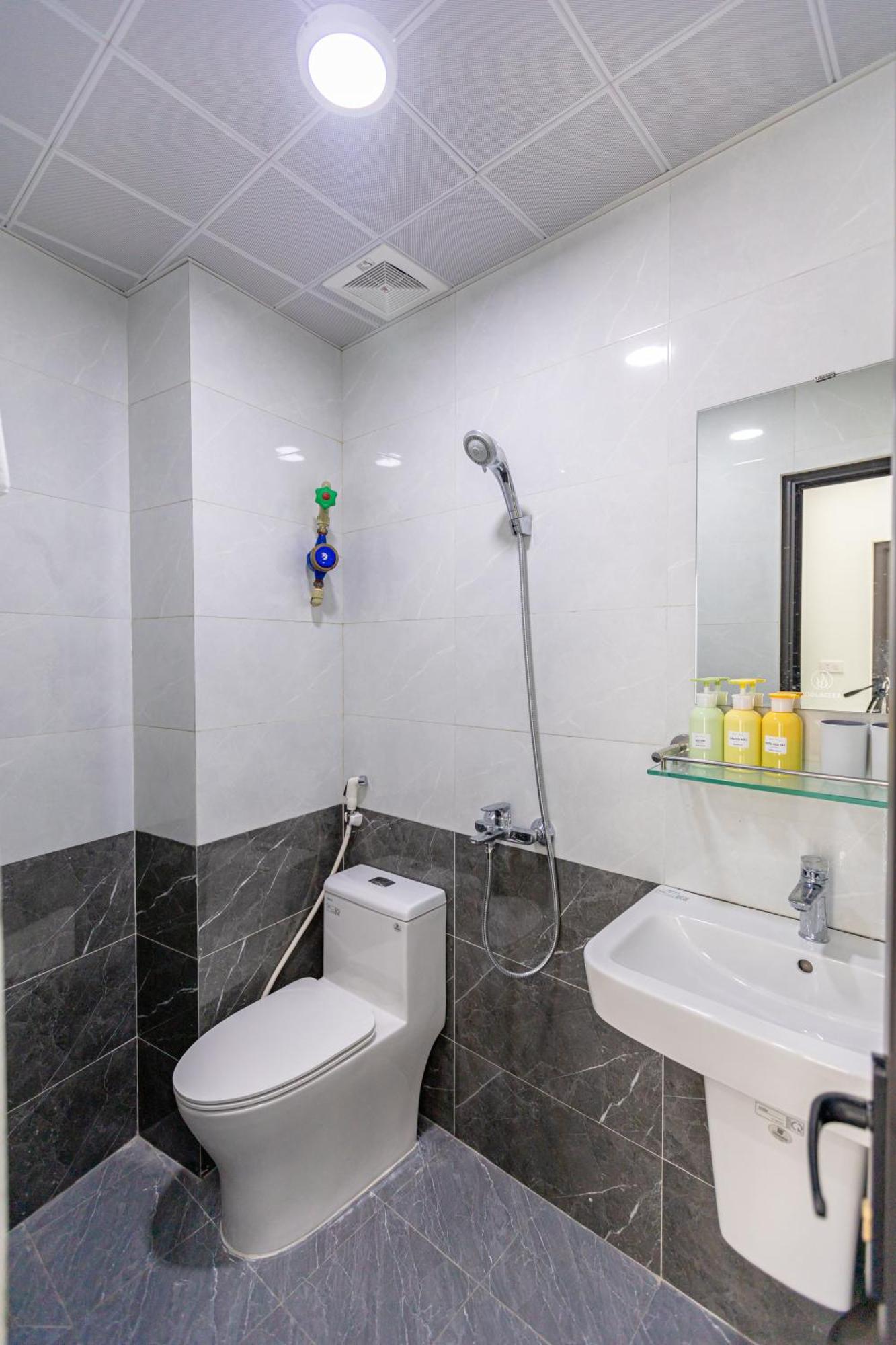 Hera Palace Hotel & Apartment Ba Dinh Ханой Экстерьер фото